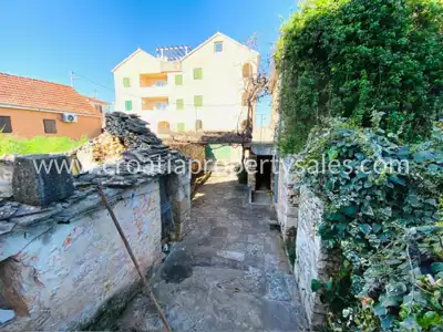Kuća, Brač, 370 m², 299 000 € - 2
