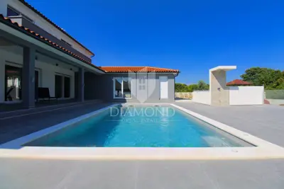 Villa 177 m², Svetvinčenat - bazen i okućnica - 5