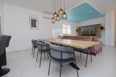 Villa 177 m², Svetvinčenat - bazen i okućnica - 11