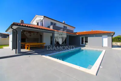 Villa 177 m², Svetvinčenat - bazen i okućnica - 4