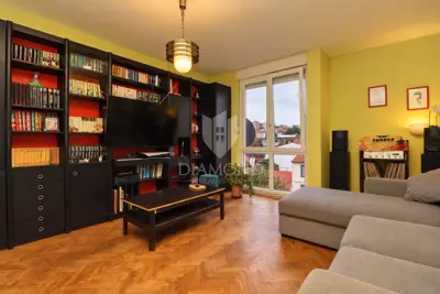 Stan 74 m², Pula Centar - dvije spavaće sobe i terasa