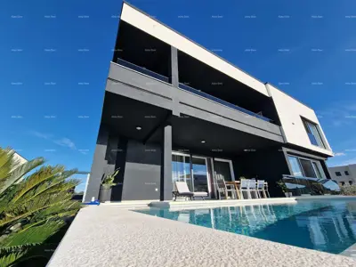 Zu verkaufen: Luxuriöse Villa in Medulin – 100 m vom Meer entfernt