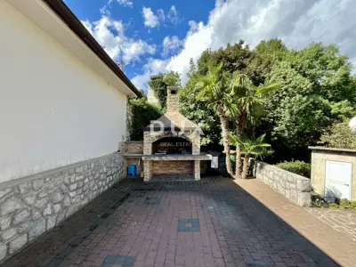 Haus 392 m², Bregi - Meerblick und 6 Wohnungen - 8