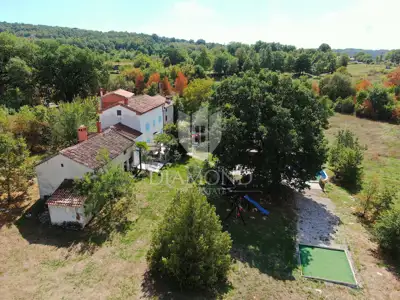 Kuća 152 m², Labin - bazen i okućnica 22.000 m²