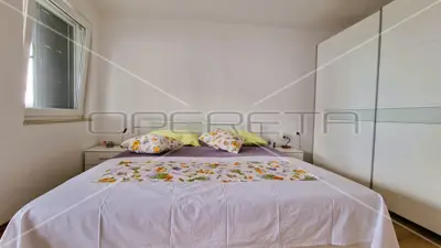 Kuća 233 m², Kruševo - 2 stana i pogled na more - 7