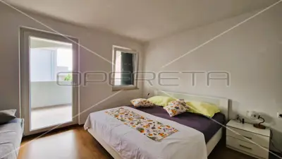 Kuća 233 m², Kruševo - 2 stana i pogled na more - 13
