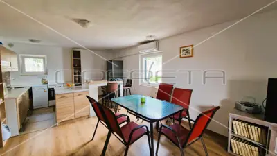 Kuća 233 m², Kruševo - 2 stana i pogled na more - 2