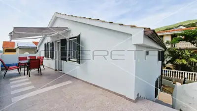 Kuća 233 m², Kruševo - 2 stana i pogled na more - 14