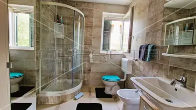 Kuća 233 m², Kruševo - 2 stana i pogled na more - 17