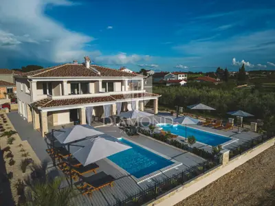 Haus zum Kauf in Umag, 210 m² - 2