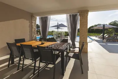 Haus zum Kauf in Umag, 210 m² - 14