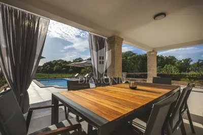 Haus zum Kauf in Umag, 210 m² - 13
