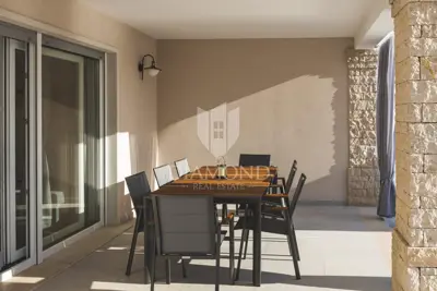 Haus zum Kauf in Umag, 210 m² - 12