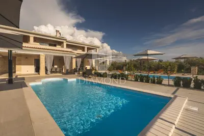 Haus zum Kauf in Umag, 210 m² - 3