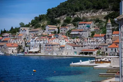 Kuća 130 m², Vis - pogled na more i luku