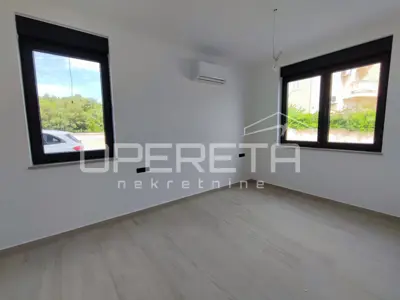 Zweizimmerwohnung mit Garten und 3 Parkplätzen, 200 m vom Meer, Petrčane, Zadar - 7