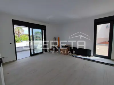 Zweizimmerwohnung mit Garten und 3 Parkplätzen, 200 m vom Meer, Petrčane, Zadar - 2