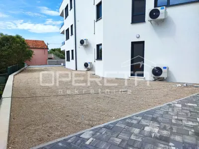 Zweizimmerwohnung mit Garten und 3 Parkplätzen, 200 m vom Meer, Petrčane, Zadar - 10