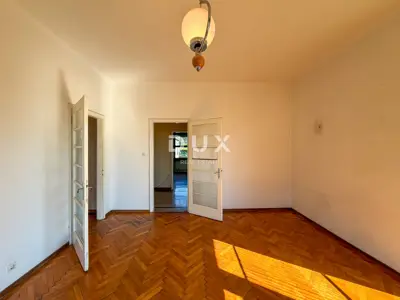 MATULJI, CENTAR - Gelegenheit - Etage zur Anpassung mit hohen Decken, - 9