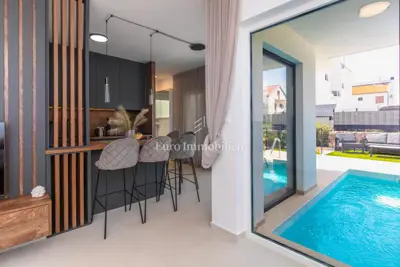 Apartman 100 m², Njivice, vlastiti bazen i uređena okućnica - 9