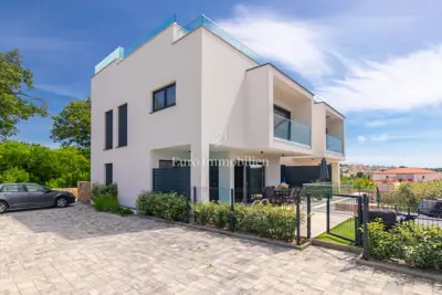Apartman 100 m², Njivice, vlastiti bazen i uređena okućnica - 4