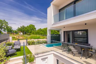 Apartman 100 m², Njivice, vlastiti bazen i uređena okućnica - 6