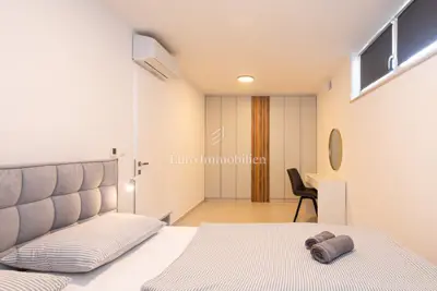 Apartman 100 m², Njivice, vlastiti bazen i uređena okućnica - 22