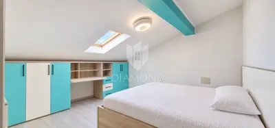 PRILIKA! Umag, prostran stan 100 m² sa saunom! - 8