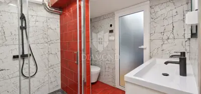 PRILIKA! Umag, prostran stan 100 m² sa saunom! - 9