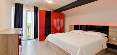 PRILIKA! Umag, prostran stan 100 m² sa saunom! - 7