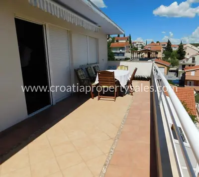 Apartman 96 m², Trogir - pogled na more i balkon 40 m² - 6