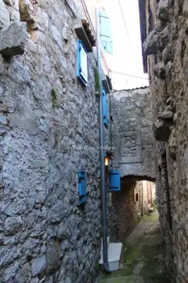 Stone house, Murter - sea view and inner courtyard - 20