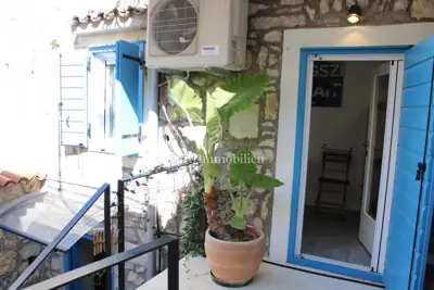 Stone house, Murter - sea view and inner courtyard - 18