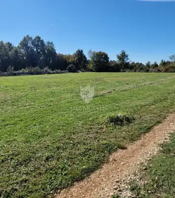 Zemljište 1.492 m², Tinjan - mir i privatnost - 2