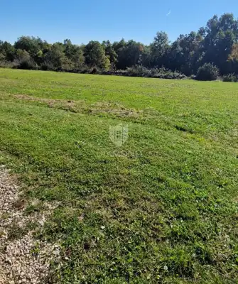 Zemljište 1.492 m², Tinjan - mir i privatnost