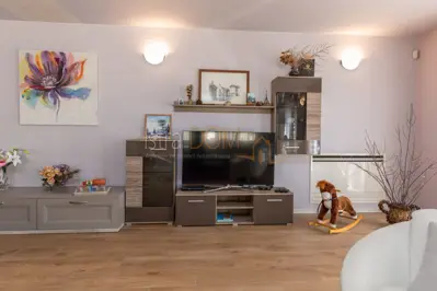 - Stan 240 m² sa bazenom i garažom, blizina mora - - 14