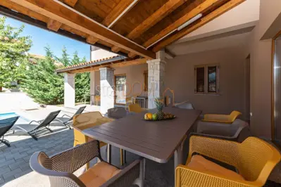 - Stan 240 m² sa bazenom i garažom, blizina mora - - 13