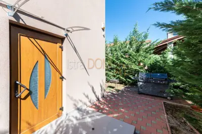 - Stan 240 m² sa bazenom i garažom, blizina mora - - 19
