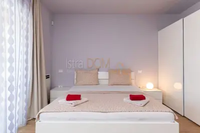 - Stan 240 m² sa bazenom i garažom, blizina mora - - 11