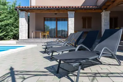 - Stan 240 m² sa bazenom i garažom, blizina mora - - 20