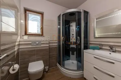 - Stan 240 m² sa bazenom i garažom, blizina mora - - 17