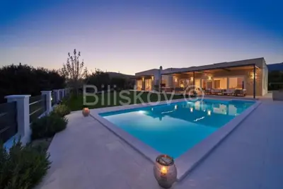 Villa 180 m², Kaštel Novi, Pool und Gartenmöbel - 2