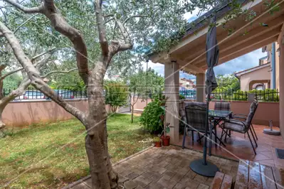 House 332 m², Nova Veruda, quiet dead-end street and three apartments - 2