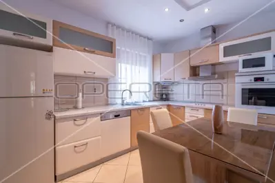 House 332 m², Nova Veruda, quiet dead-end street and three apartments - 13