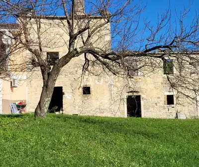 ISTRA, GROŽNJAN - Stone old house in an excellent location