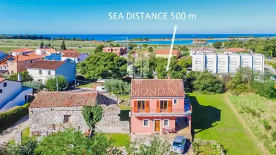 Umag, house with 2 apartments 500 meters from the sea!