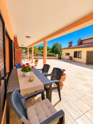 Haus 260 m², Svetvinčenat - zwei verbundene Häuser und Konoba - 3