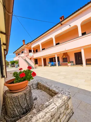 House 260 m², Svetvinčenat - two connected houses and tavern