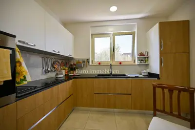 Doppelhaus 95 m², Novigrad - gepflegter Hof und Sommerküche - 13