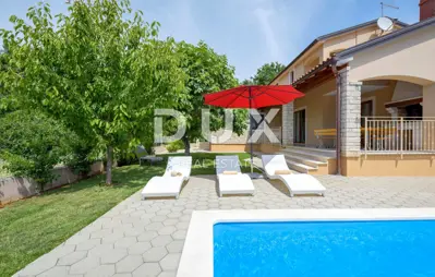 Haus 140 m², Sveti Lovreč - Pool und Terrasse